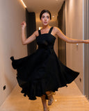 Vestido Cassis negro con falda fluida