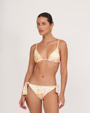 Vista frontal del bottom bikini Gioia di Sole con estampado floral y amarres laterales.
