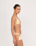 Vista lateral del bottom bikini Gioia di Sole mostrando amarres ajustables.