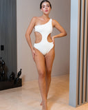 Traje de baño enterizo blanco OSTUNI 1520 con diseño asimétrico y cortes laterales