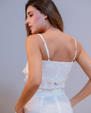 Detalle posterior top de lino con tirantes finos